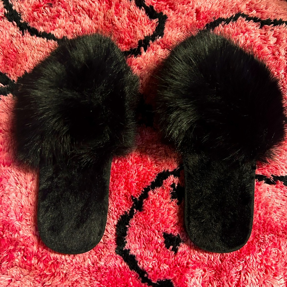 Women’s size 7, black fluffy sandals
